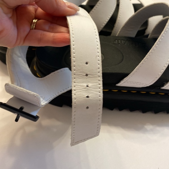 Dr.Martens Blaire Sandal, White,Size 9
The signature pull loop & chunky sole - Picture 12 of 13